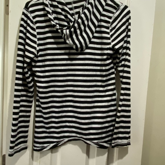 black and white striped pullover - Picture 4 of 4